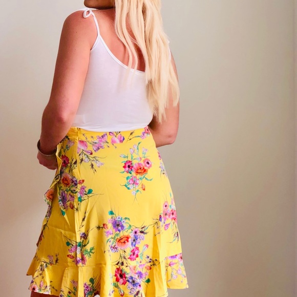 Moving Sale✨ ruffle skirt - Picture 4 of 4